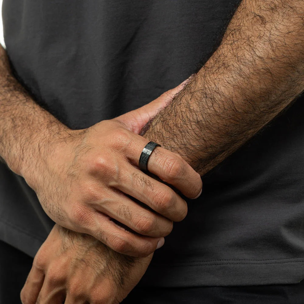BAGUE HOMME GRAVÉE "AVEC LA DIFFICULTÉ VIENT LA FACILITÉ "